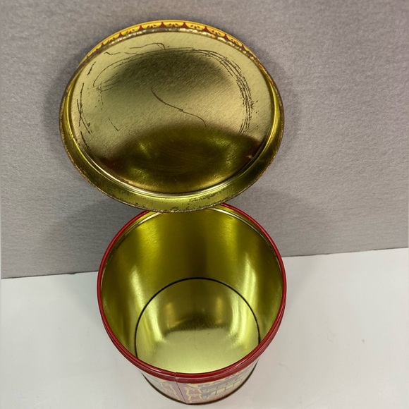 1979 & 1987 Barnum’s & Bailey Circus Animal Cracker Tins - Picture 16 of 16